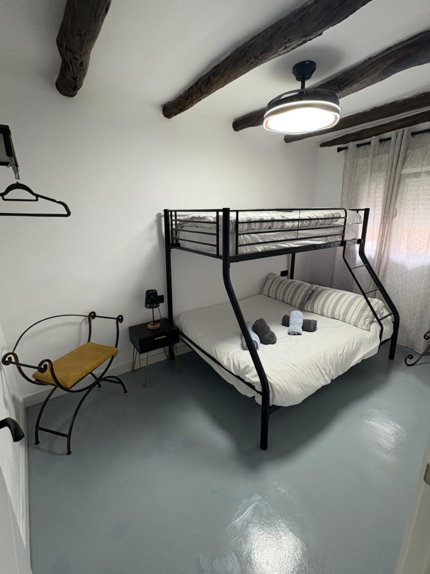 Attic Castillo Алманса Екстериор снимка
